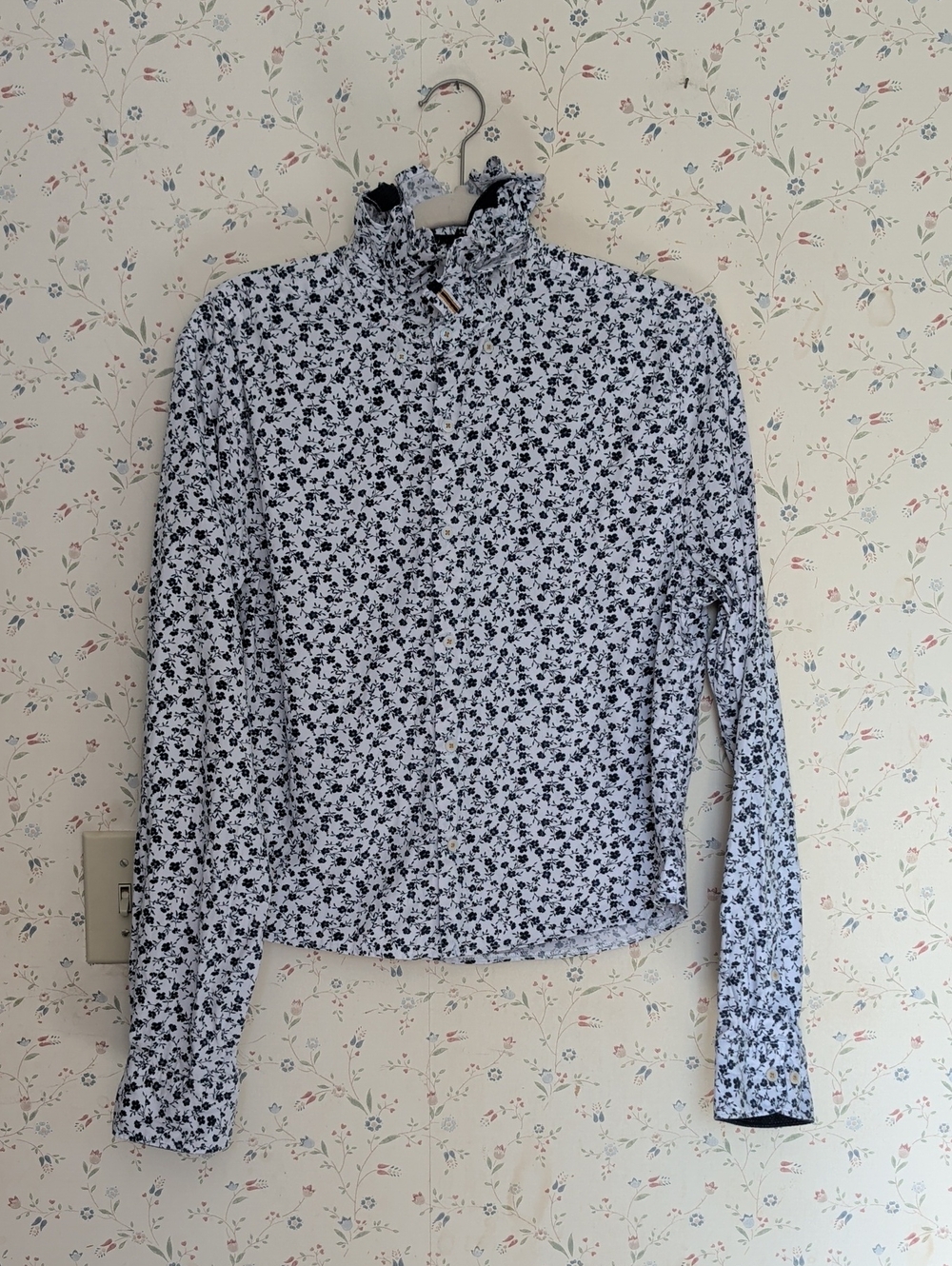 Cactus Man Ricky Singh Black White Floral Ruffle Collar Button-Down Shirt M